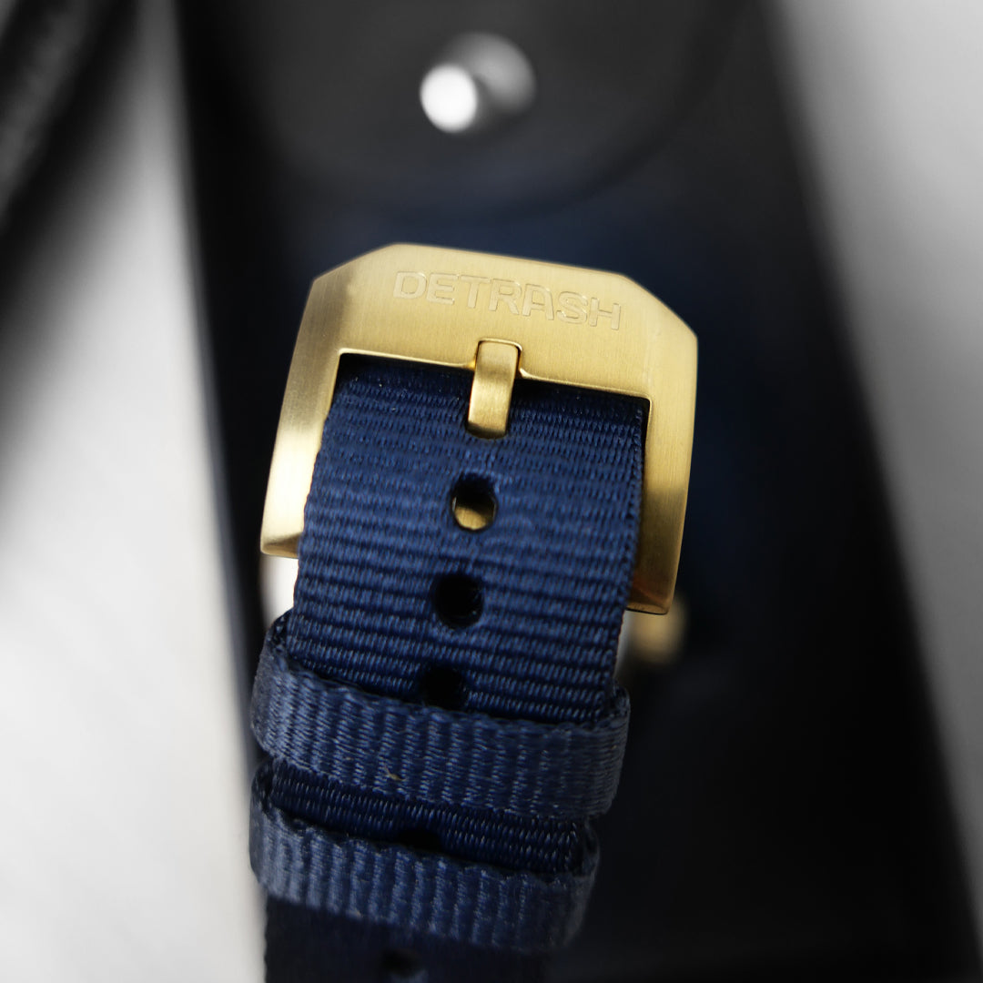 Detrash Au.M.G. – PVD-Gold Dive Watch - Buckle
