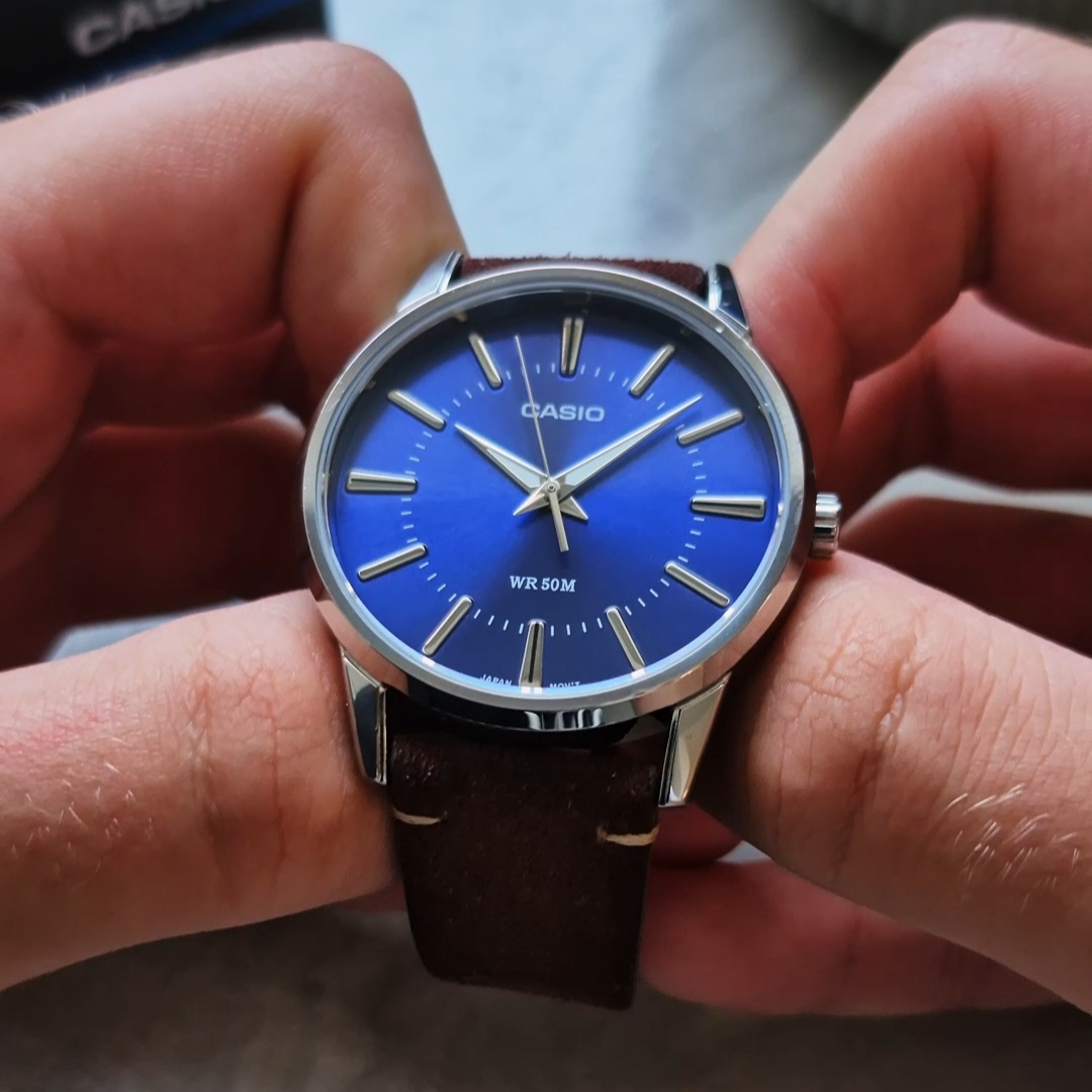 Casio-MTP-1303PD-2AVEG31 blue sunburst dial detail
