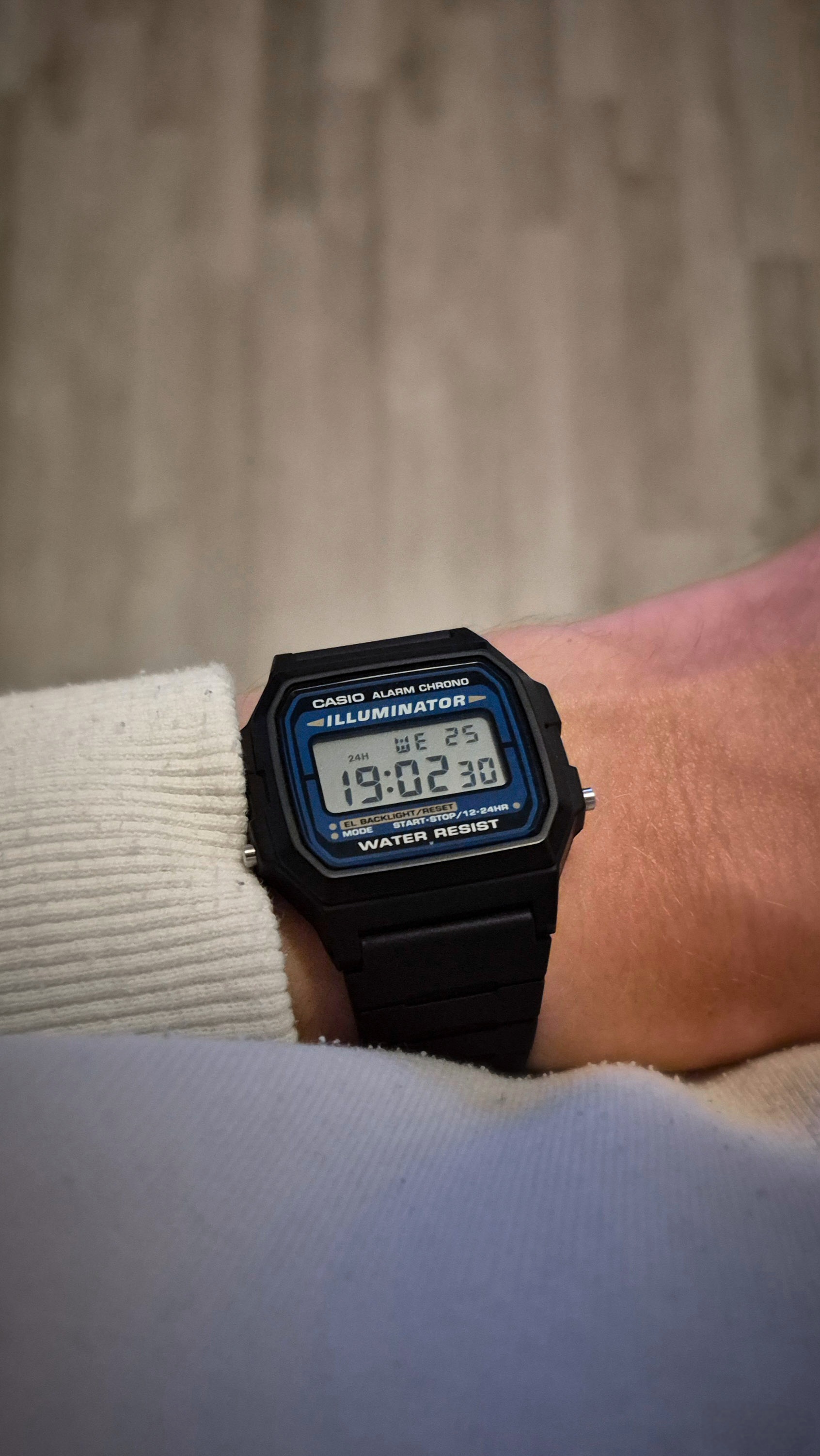 Casio F-105W wrist shot