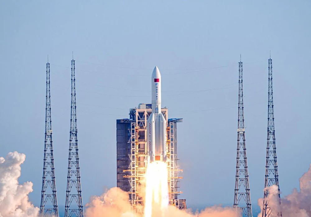 A sculptural take on mechanical watchmaking - FIYTA Space Shuttle Review