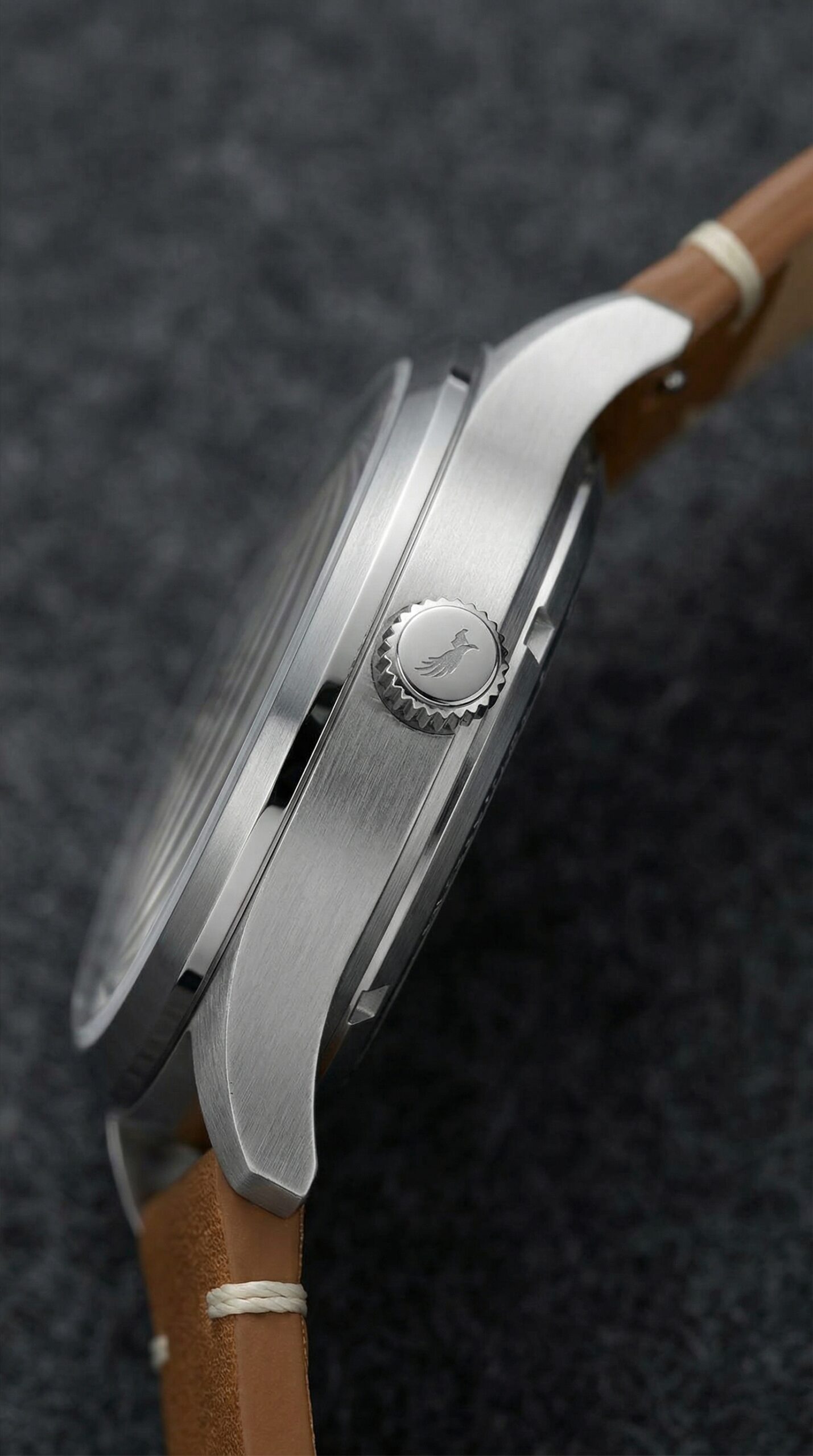 VIIS Flieger GMT 42 Levante crown image