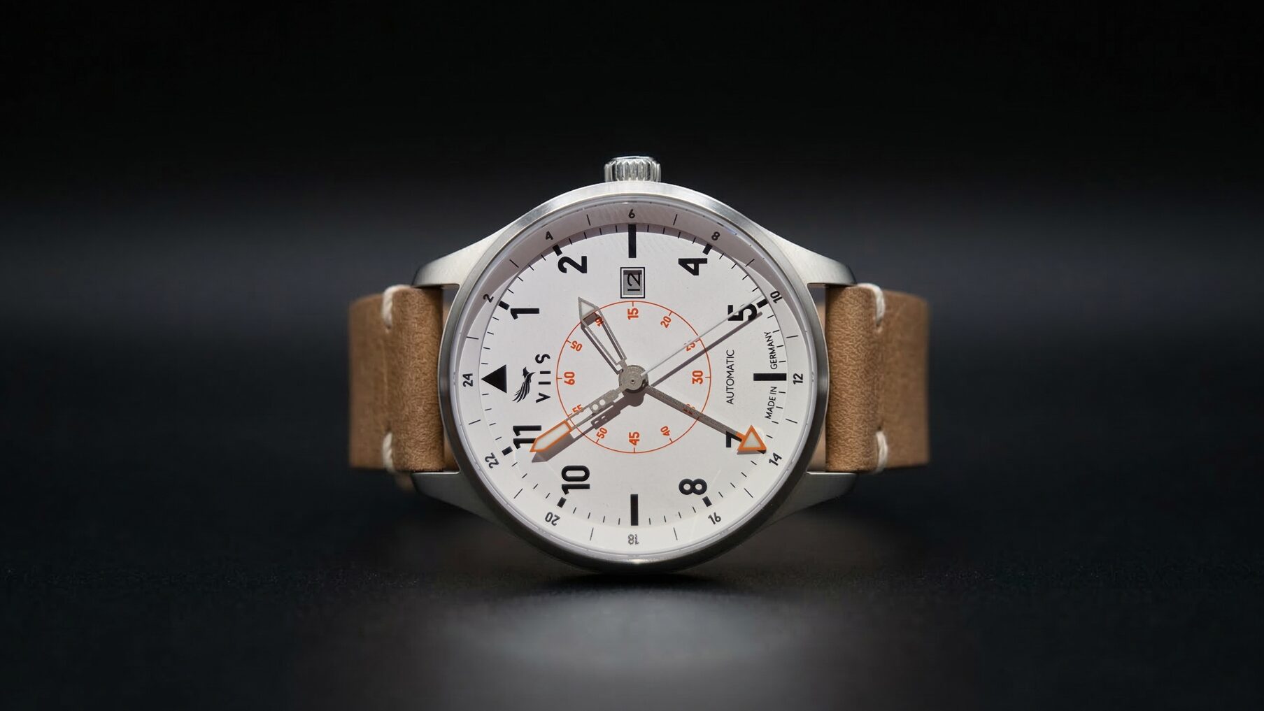 VIIS Flieger GMT 42 Levante studio image